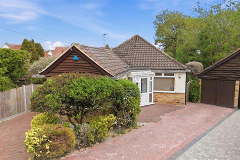 3 bed property, in Priory Close, £585,000