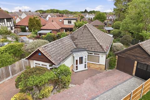 3 bed property, in Priory Close, £570,000