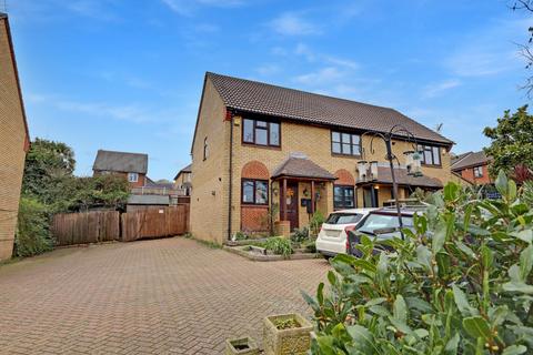 2 bed property, in Basildon, £300,000