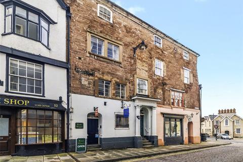 6 bed property, in High Street, £600,000