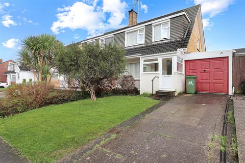 3 bed property, in Meadow Park, £250,000