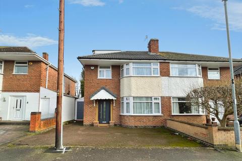 4 bed property, in Wilnicott Road, £280,000