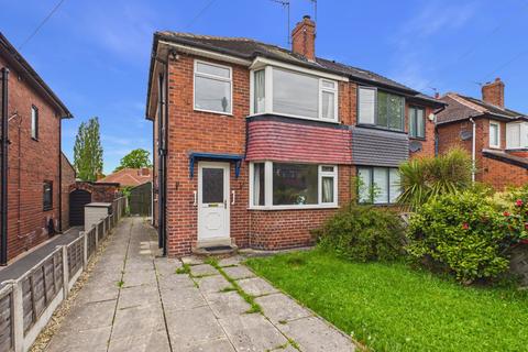 3 bed property, in Pendas Way, £230,000