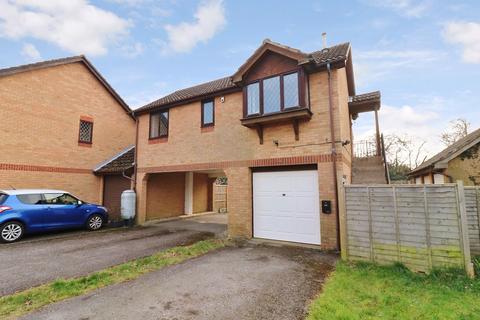 1 bed property, in Lambourne Drive, £225,000