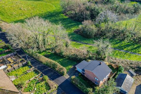 4 bed property, in Merthyr Dyfan Road, £375,000