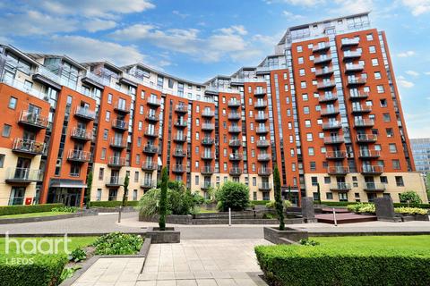 2 bed property, in Gotts Road, £175,000