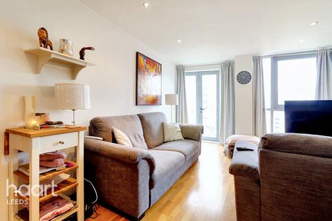 2 bed property, in Gotts Road, £175,000