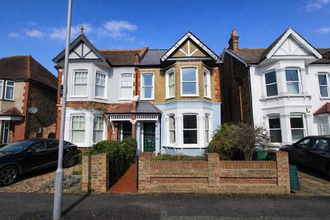 4 bed property, in Park Road, £750,000