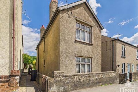 3 bed property, in Valley Road, £155,000