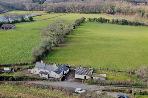 2 bed property, in Crossways, £375,000