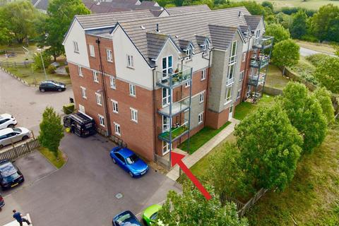 2 bed property, in Overstreet Green, £136,000
