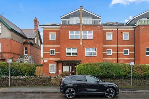 1 bed property, in Shrubbery Avenue, £125,000