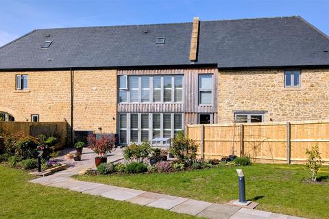 4 bed property, in Yeabridge Court, £575,000