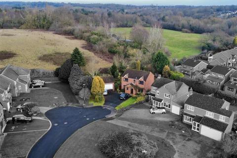 4 bed property, in Wayford Drive, £525,000