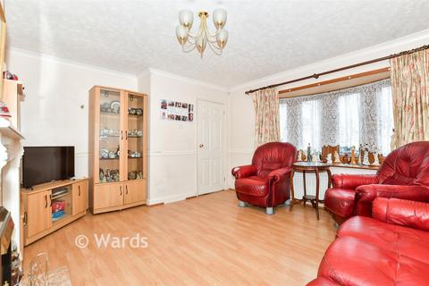 3 bed property, in Heron Road, £250,000