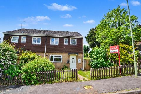 3 bed property, in Colden Common, £270,000