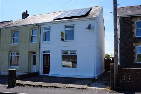 3 bed property, in Heol-Yr-Ysgol, £209,950