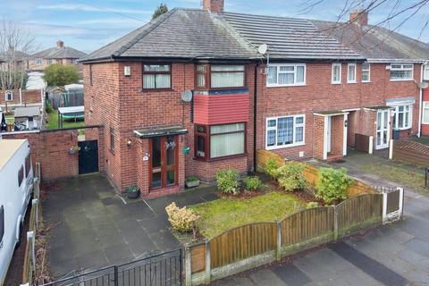 3 bed property, in Poplars Avenue, £215,000