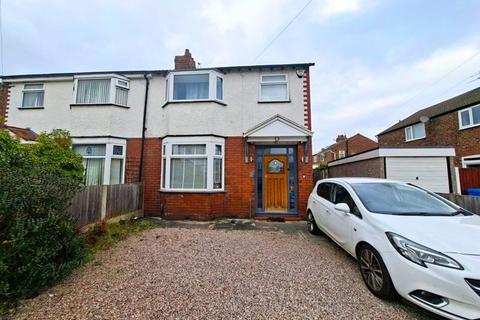 3 bed property, in Waverley Avenue, £375,000