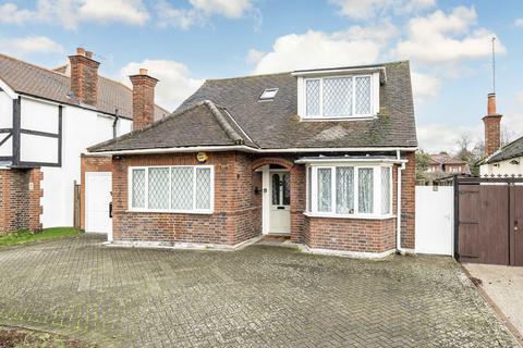 4 bed property, in Darby Crescent, £850,000
