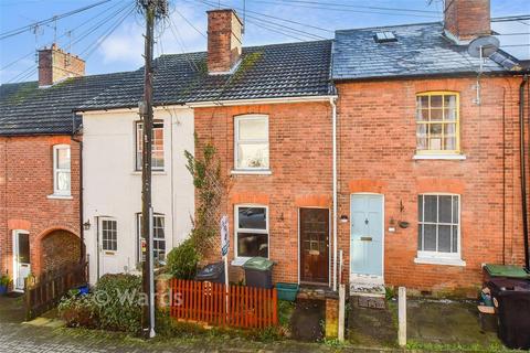 2 bed property, in Woodside Road, £300,000