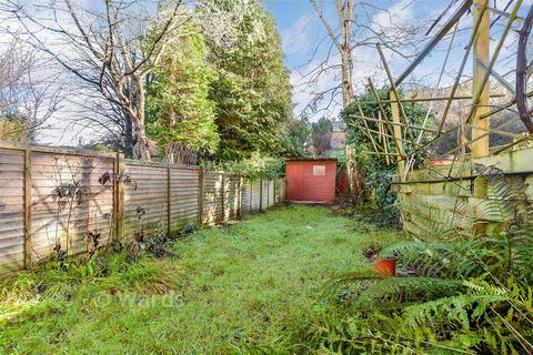 2 bed property, in Woodside Road, £325,000