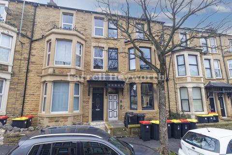 8 bed property, in Albert Road, £285,000