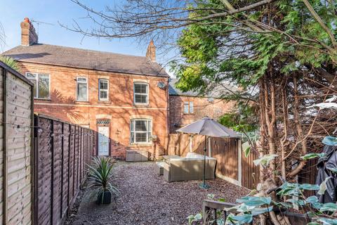 3 bed property, in Aston Hill, £200,000
