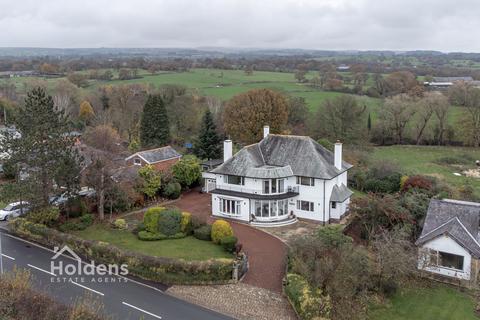 4 bed property, in Preston Road, £775,000
