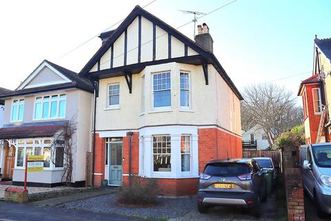 4 bed property, in Manor Road, £630,000