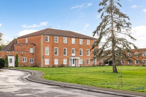 2 bed property, in The Close, £395,000