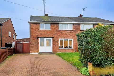 3 bed property, in Beaconfield Road, £550,000