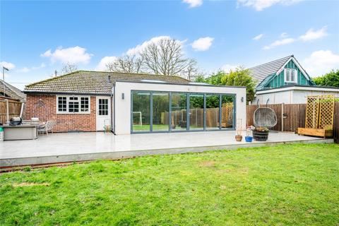 3 bed property, in Leigh Road, £675,000