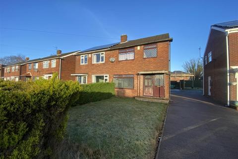 3 bed property, in Thorsby Drive, £215,000