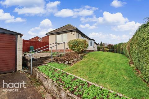 2 bed property, in Wavell Drive, £300,000
