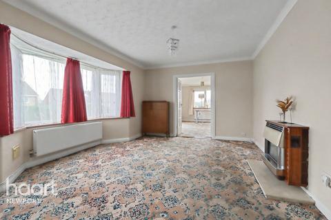 2 bed property, in Wavell Drive, £300,000