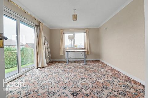 2 bed property, in Wavell Drive, £280,000