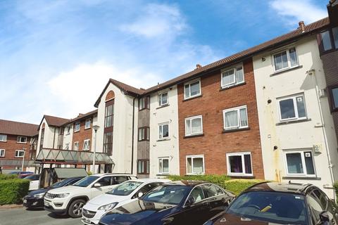 2 bed property, in Canterbury Gardens, £90,000