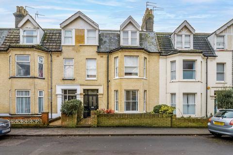 6 bed property, in Grosvenor Road, £280,000