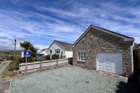 3 bed property, in Hill View Road, £395,000