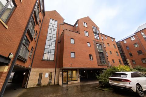 2 bed property, in High Street, £95,000