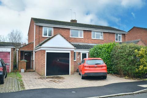 3 bed property, in Myatt Road, £290,000