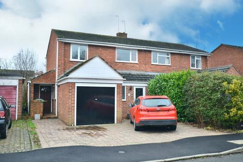 3 bed property, in Myatt Road, £280,000