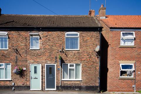 2 bed property, in Main Street, £119,995