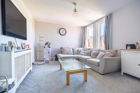 2 bed property, in 926A Wimborne Road, £190,000