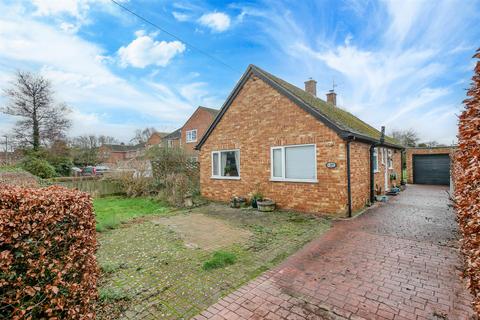 3 bed property, in Langley Road, £425,000