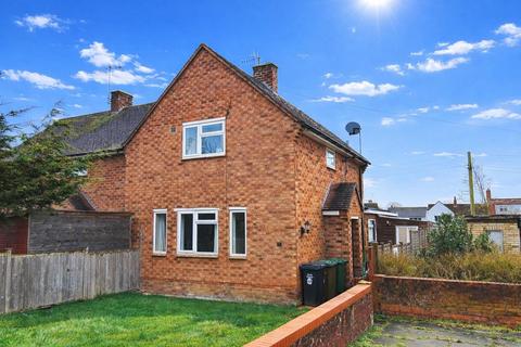 2 bed property, in Green Leys, £180,000