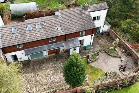 4 bed property, in Manor Road, £495,000