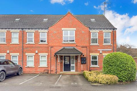 2 bed property, in Sanderson Close, £120,000