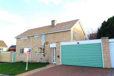 4 bed property, in The Spinneys, £699,995